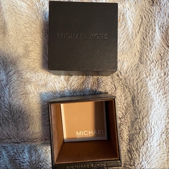 ✨ MICHAEL KORS ROSE GOLD WATCH ✨ - Picture 4 of 5